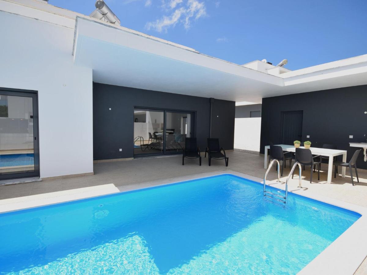 Modern Villa With Private Pool Near The Beautiful Beach Of Foz De Arelho Nadadouro Buitenkant foto