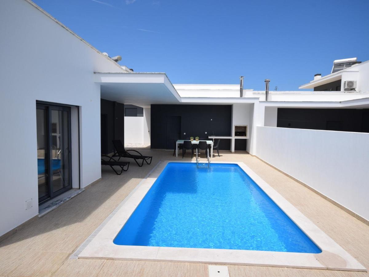 Modern Villa With Private Pool Near The Beautiful Beach Of Foz De Arelho Nadadouro Buitenkant foto