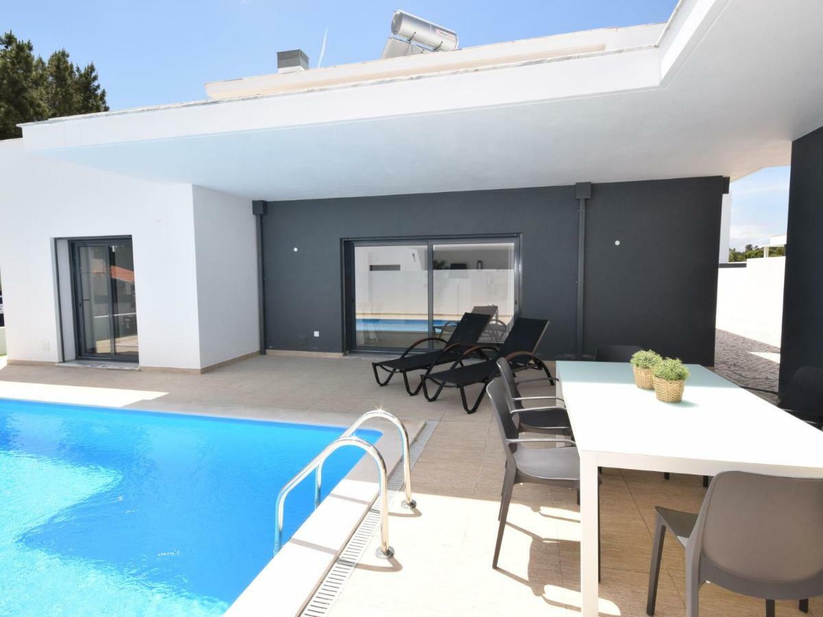 Modern Villa With Private Pool Near The Beautiful Beach Of Foz De Arelho Nadadouro Buitenkant foto